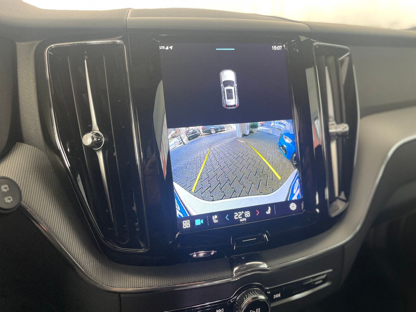 Volvo XC60 Plus Dark AWD*Navi*LED*Leder AHK*