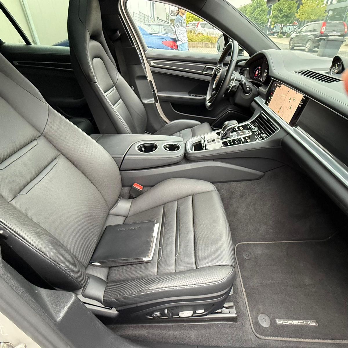 Porsche Panamera Sport Turismo 4 E-Hybrid Platinum Editi