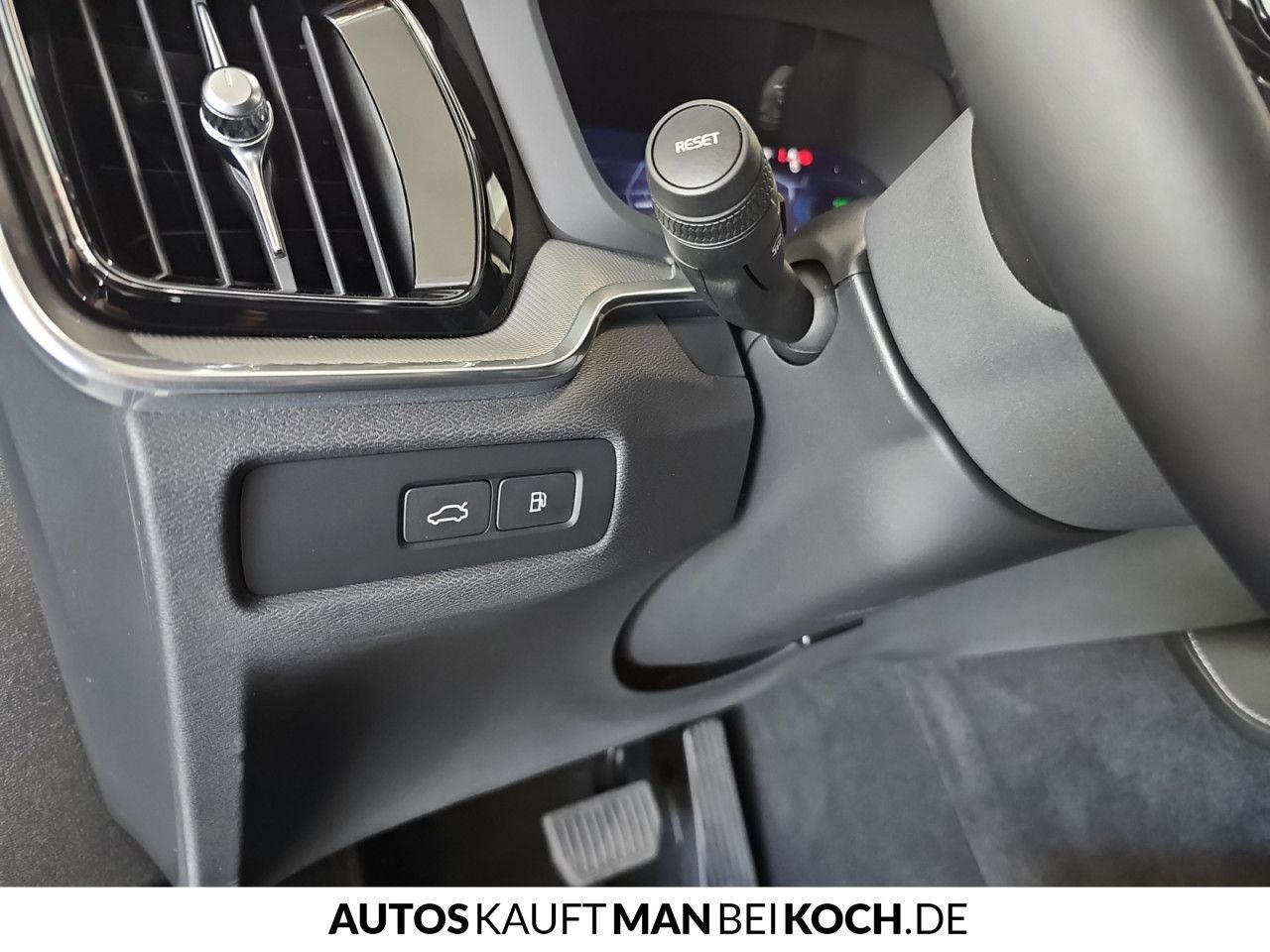 Volvo S60 T8 AWD Recharge Plug-In Hybrid Plus Dark