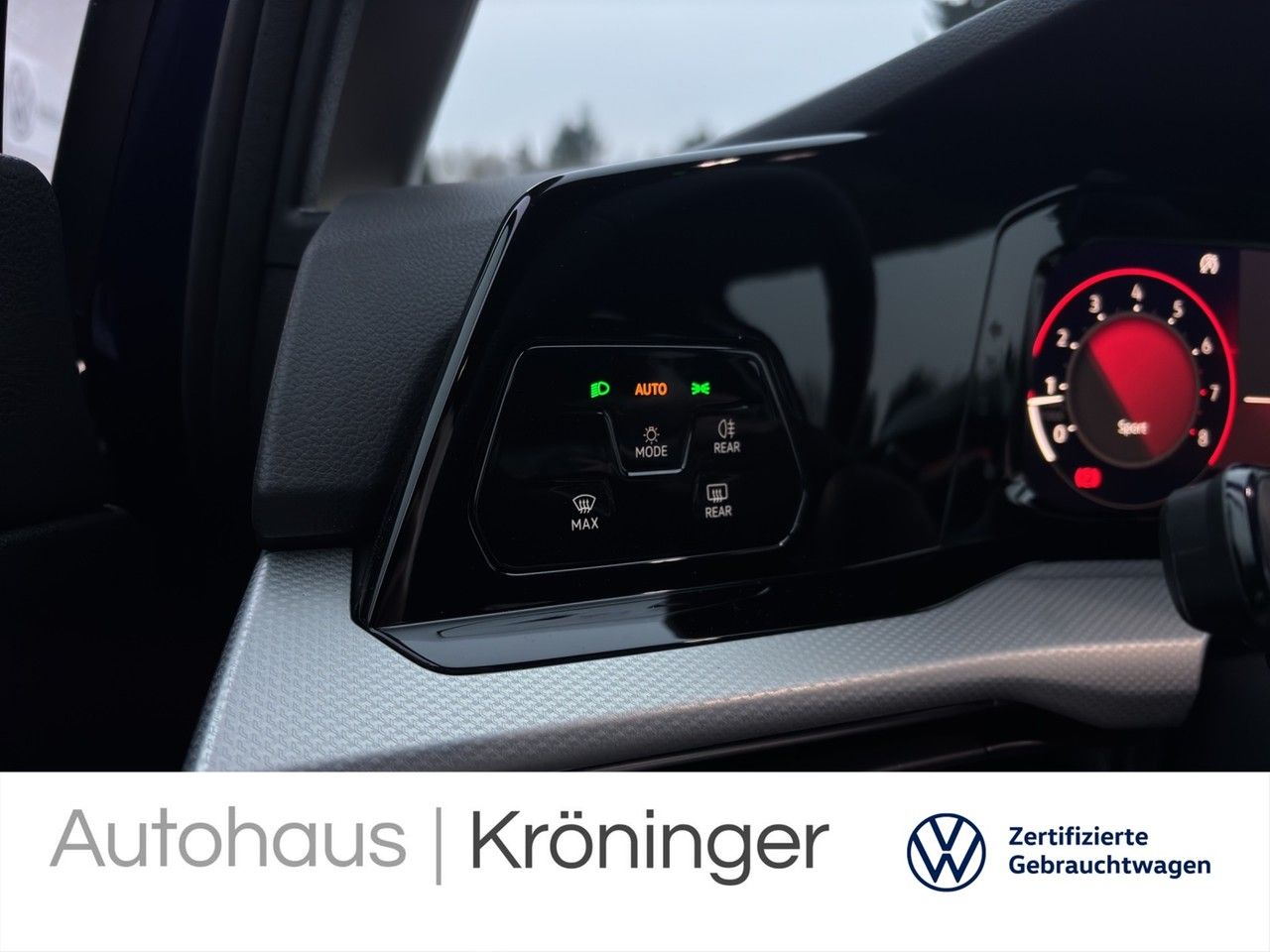 Volkswagen Golf VIII MOVE 1.5 TSI - Samsaru's Car Outlet