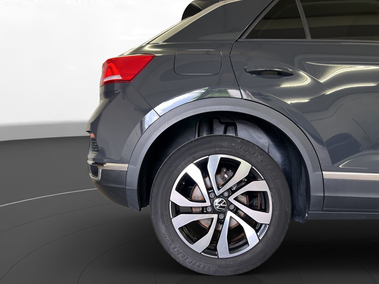 Volkswagen T-Roc 2.0 TDI Active - Samsaru's Car Outlet