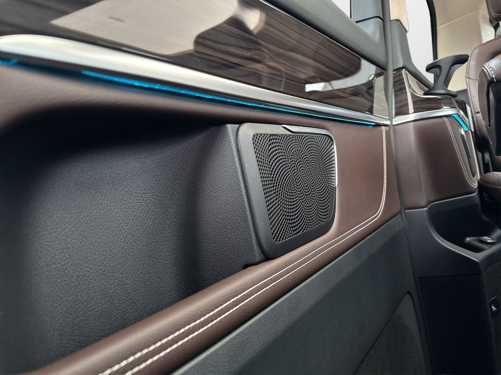 Mercedes-Benz V 250 AMG-Line - Samsaru's Car Outlet