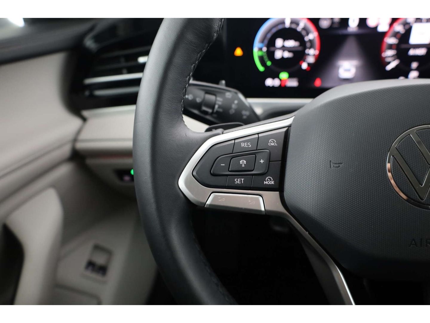 Volkswagen Passat 1.5 eHybrid Elegance DSG AHK/Matrix/NAV