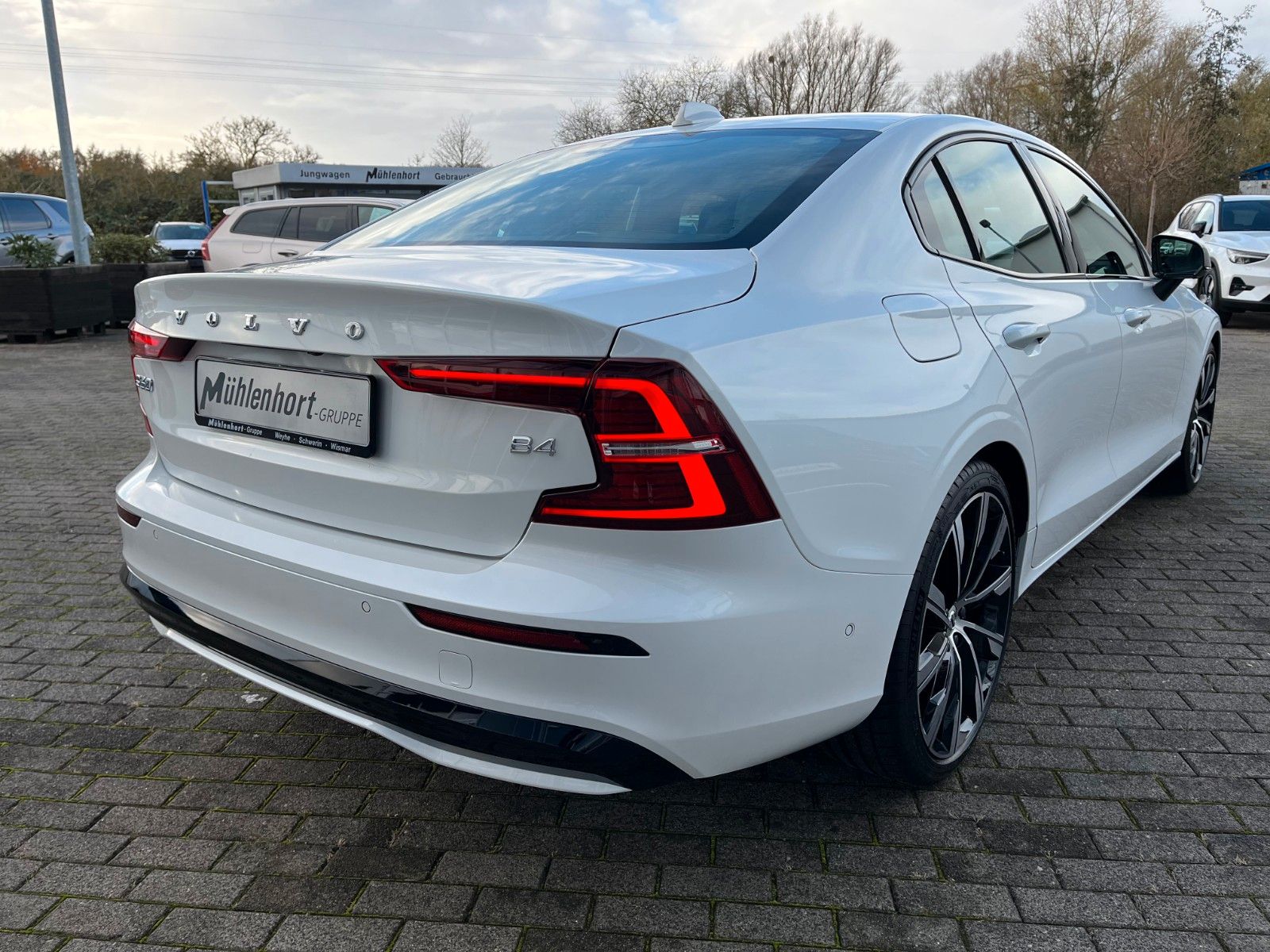 Volvo S60 B4 B DKG PLUS DARK - Sofort lieferbar -