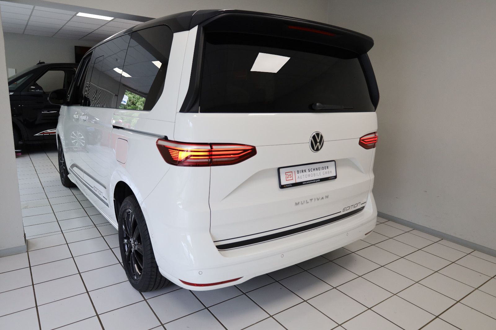 Volkswagen T7 2.0 TDI Multivan Edition - Samsaru's Car Outlet
