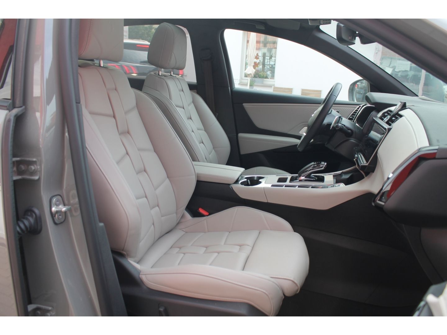 DS Automobiles DS7 E-Tense225 Opera Hybrid Pano AHK Leder Matri