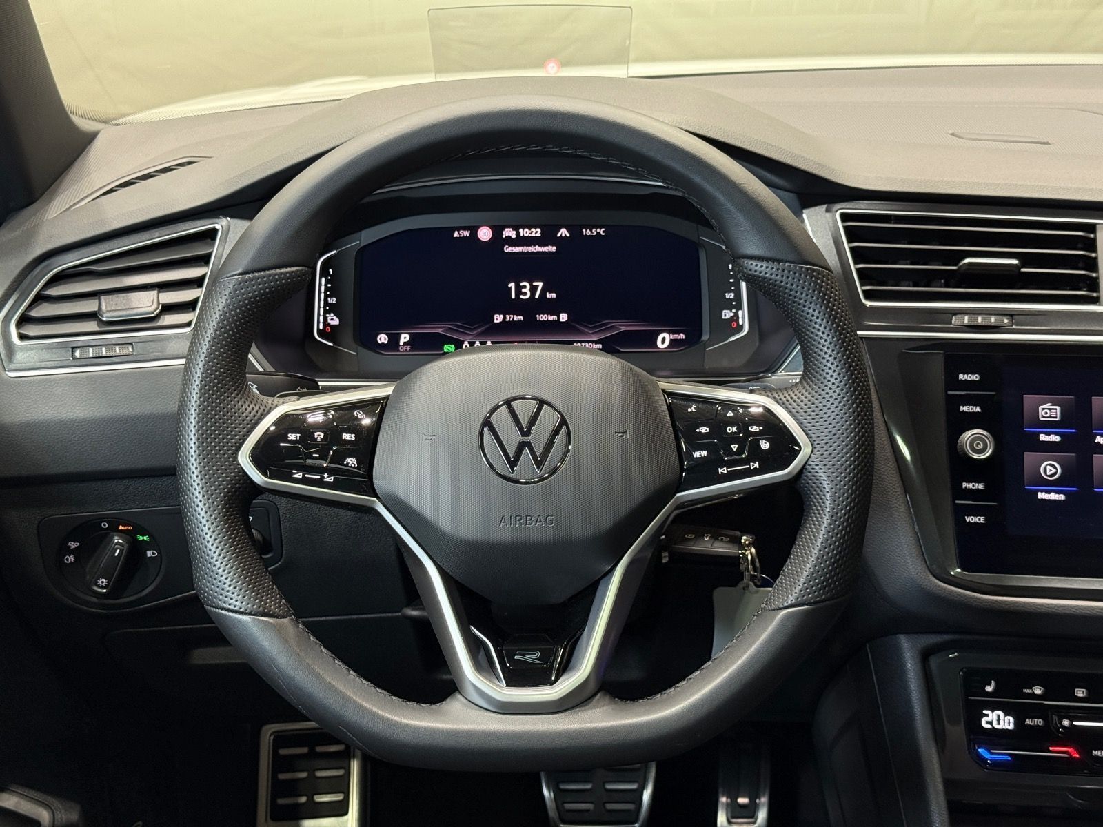 Volkswagen Tiguan R-Line 1.4 TSI eHybrid - Samsaru's Car Outlet