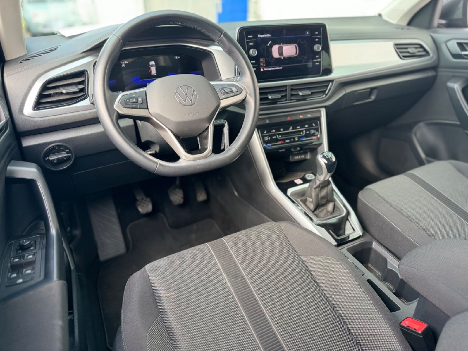 Volkswagen T-Roc Life - Samsaru's Car Outlet