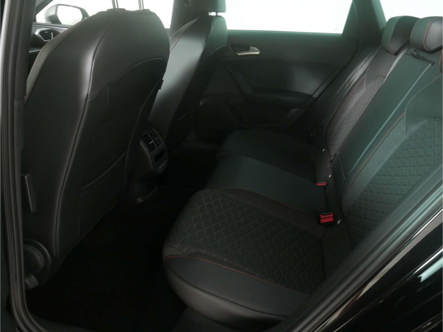 Seat Leon Sportstourer 2.0 TDI DSG FR AHK/NAV/RFK/ACC