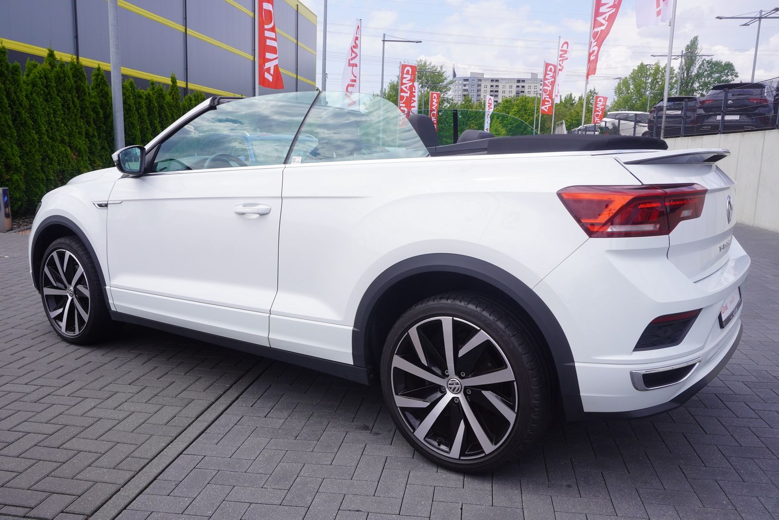 Volkswagen T-Roc 1.5 TSI R-Line - Samsaru's Car Outlet