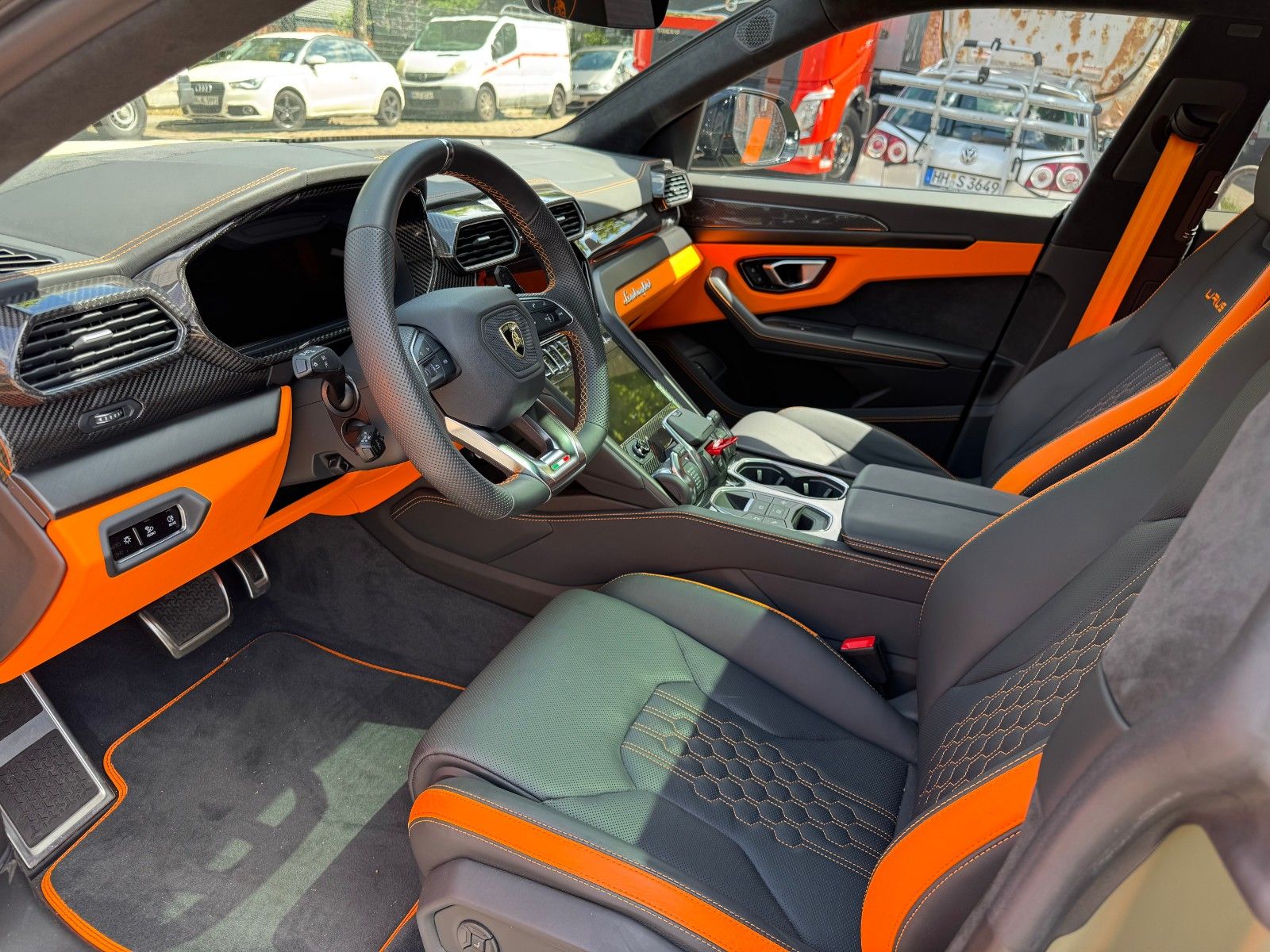 Lamborghini Urus 4.0 V8 S - Samsaru's Car Outlet