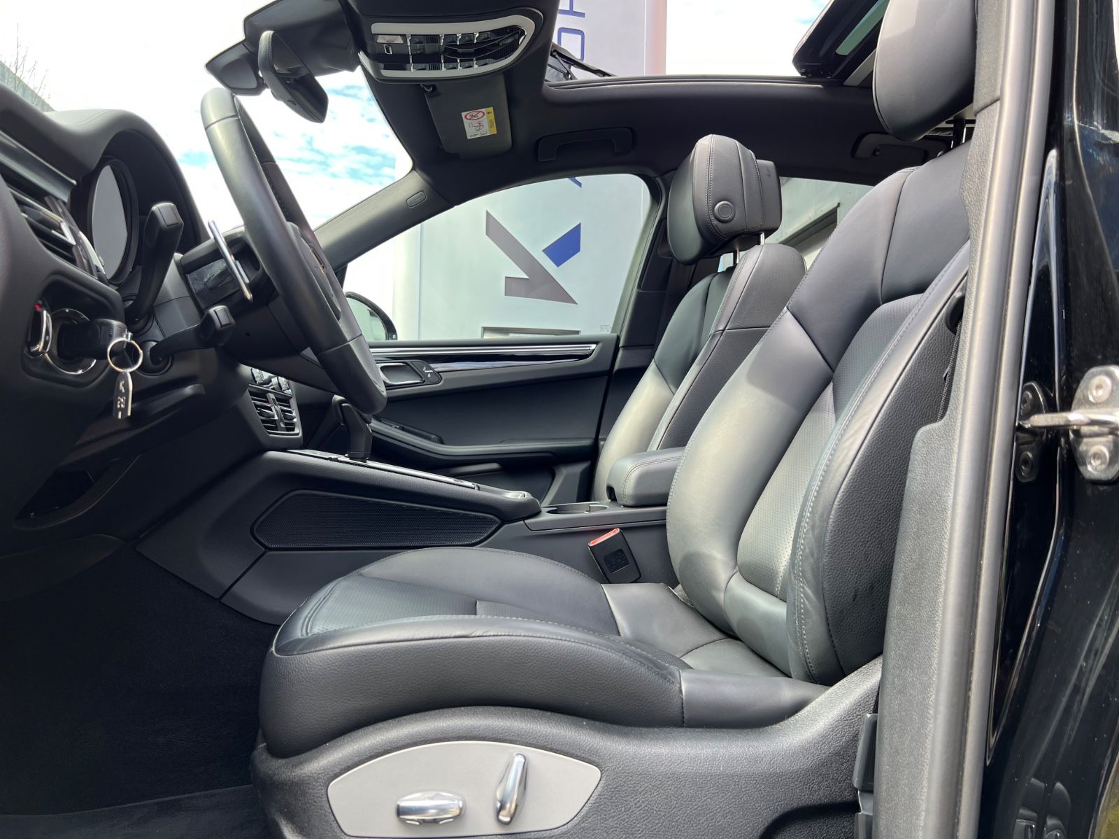 Porsche Macan S - Samsaru's Car Outlet
