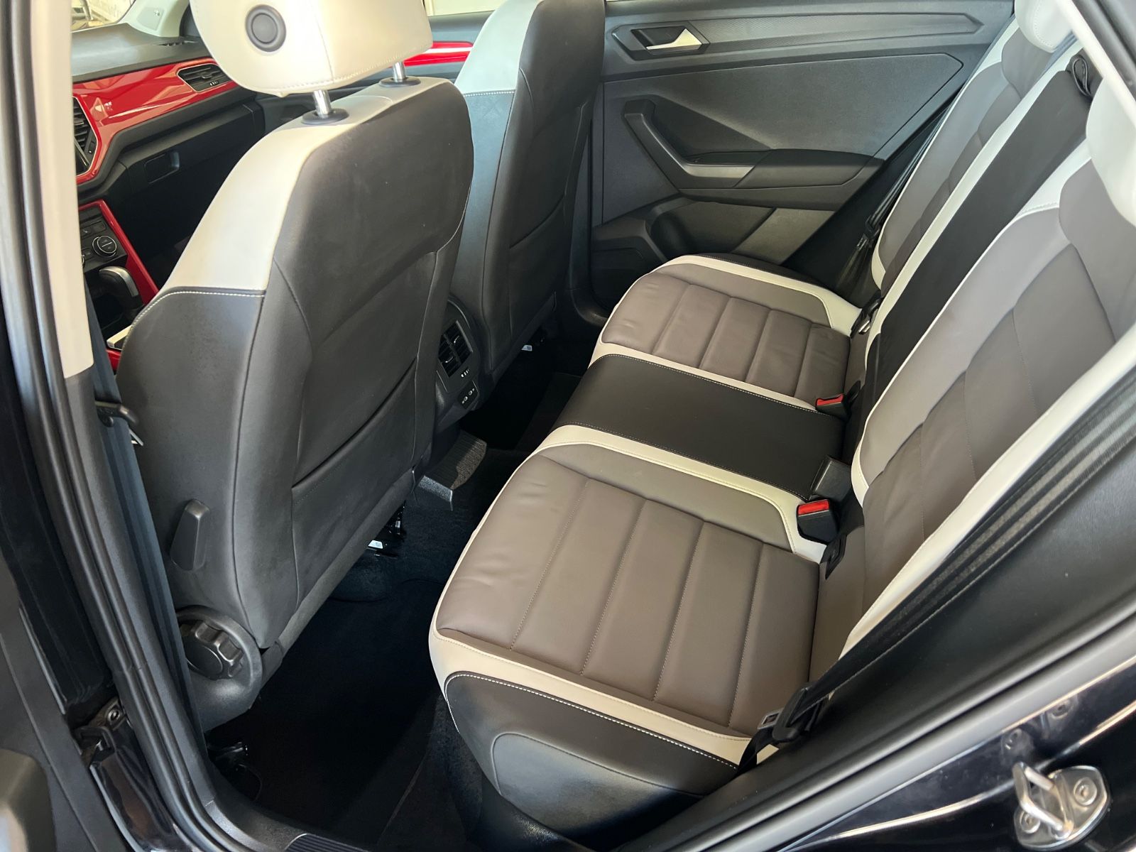Volkswagen T-Roc 1.5 TSI Style - Samsaru's Car Outlet