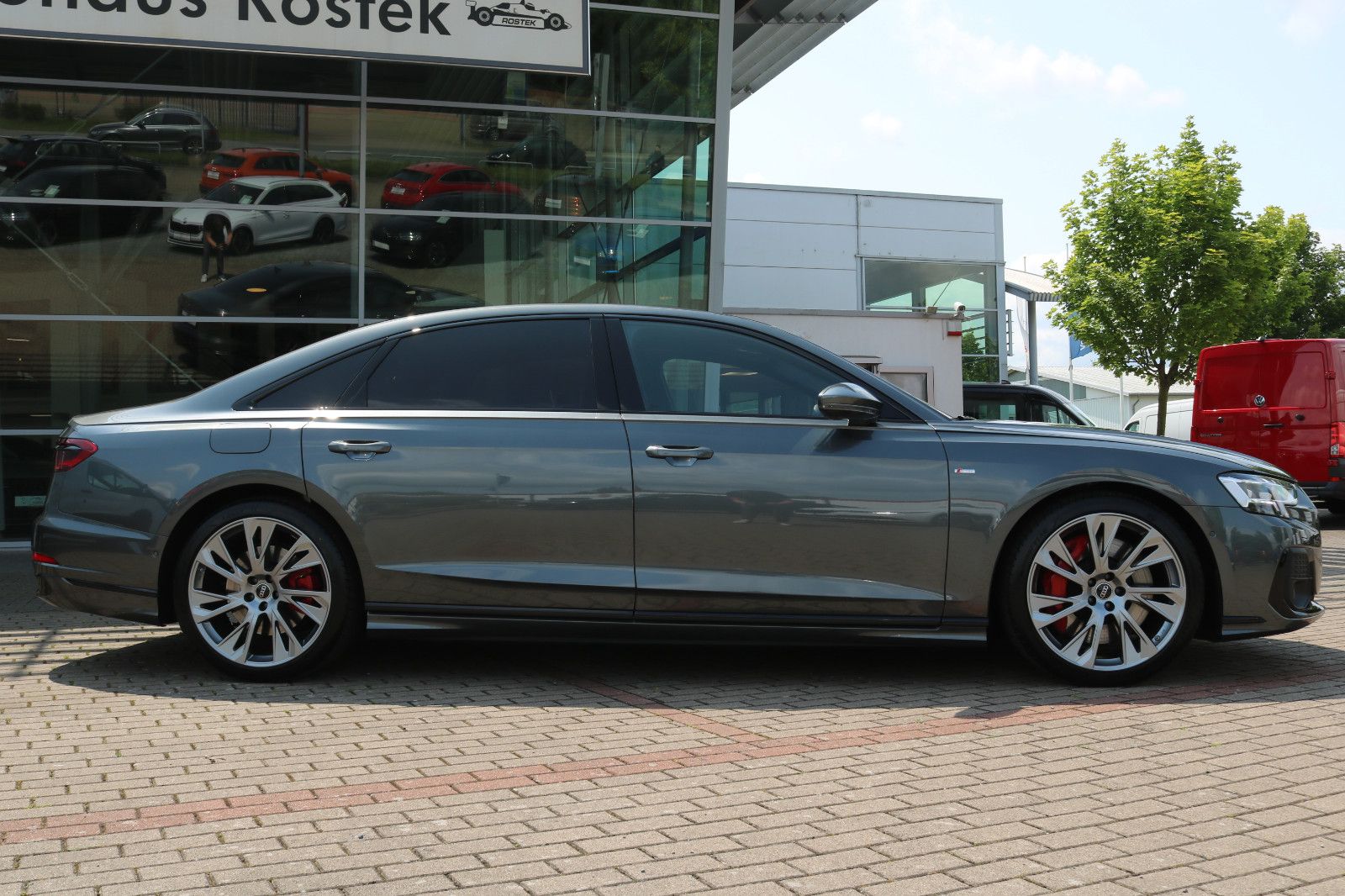 Audi A8 L 60 TFSI e Lang S line - Samsaru's Car Outlet
