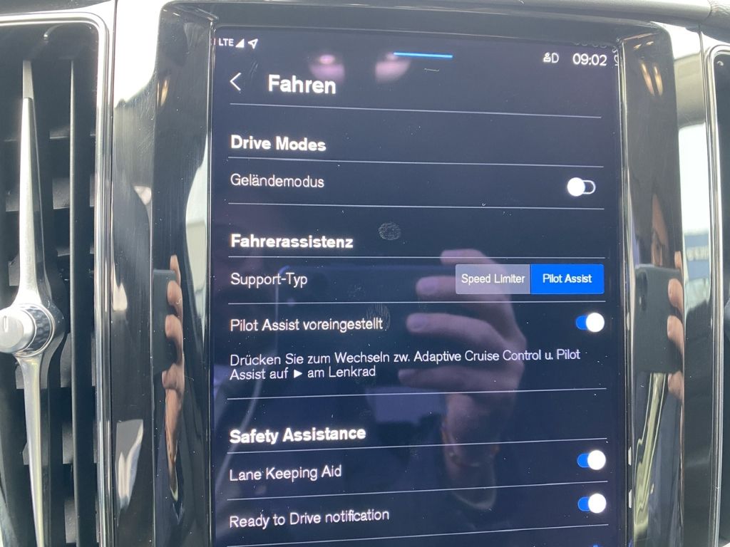 Volvo XC60 Plus Dark AWD B4 Diesel EU6d AHK digitales