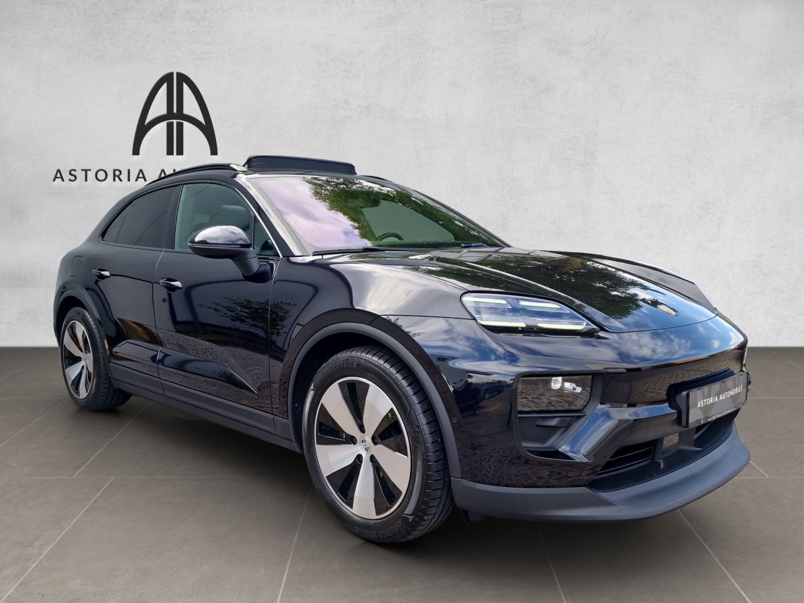 Porsche Macan 4 - Samsaru's Car Outlet