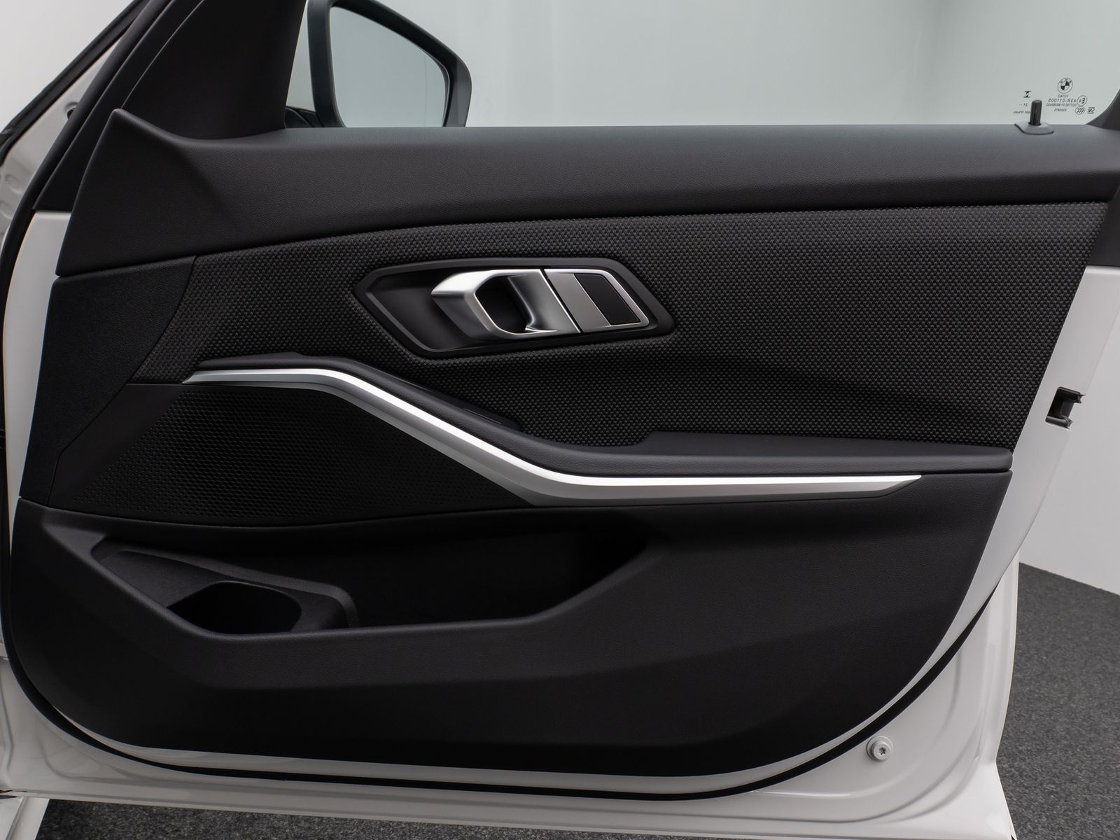 BMW 330e - Samsaru's Car Outlet