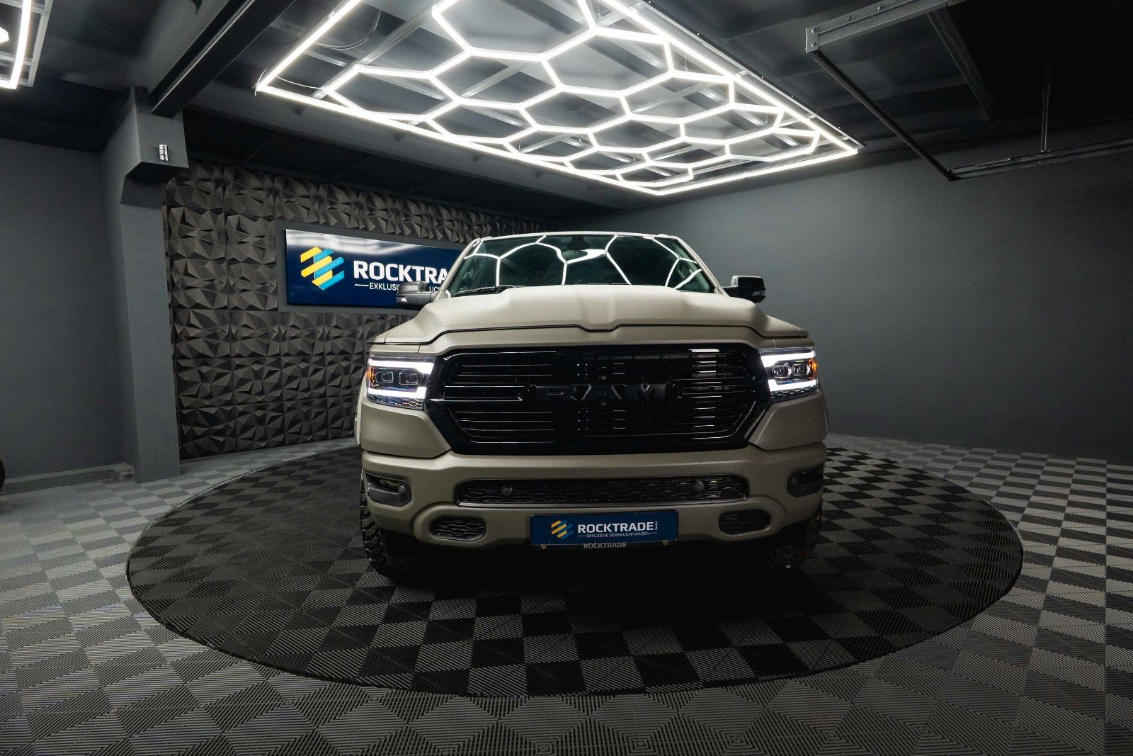 Dodge RAM 5.7 V8 HEMI 4x4 OFFROAD LONGBED RAPTOR Style