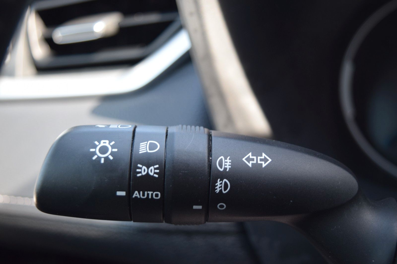 Toyota RAV 4 RAV4 Hybrid 4x2 Black Edition - Samsaru's Car Outlet