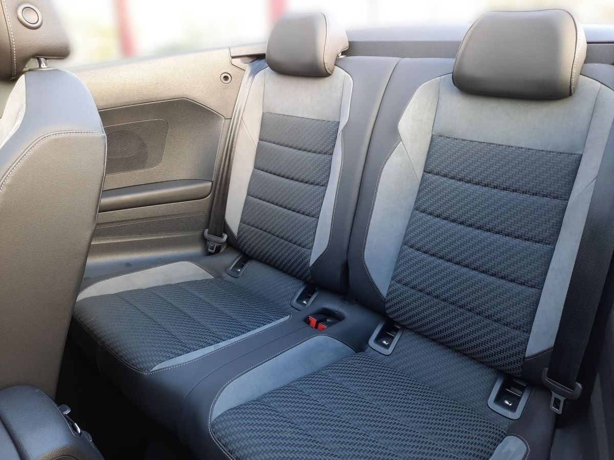 Volkswagen T-Roc R-LINE BLACK - Samsaru's Car Outlet