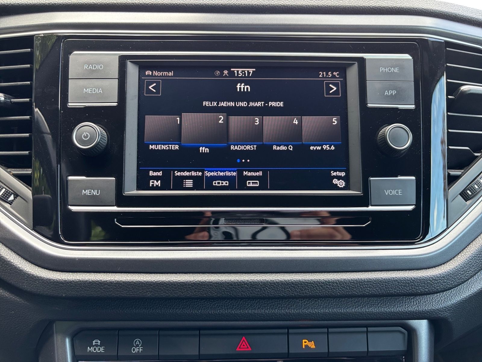 Volkswagen T-Roc R-LINE - Samsaru's Car Outlet
