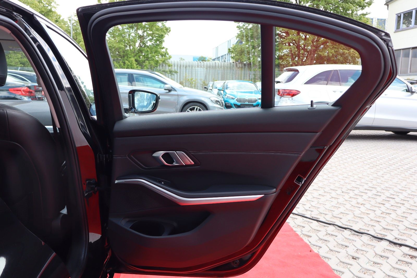 BMW 320 d Luxury Line - Samsaru's Car Outlet
