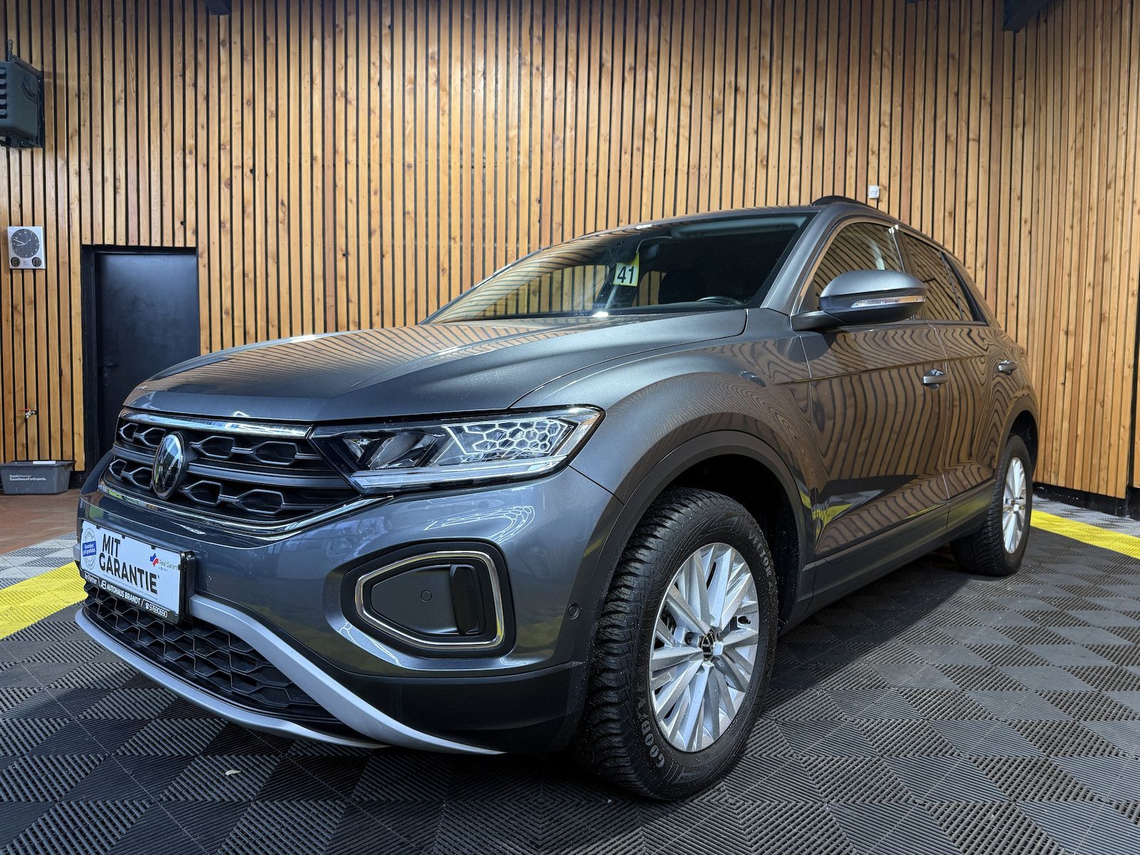 Volkswagen T-Roc 2.0 TDI Life - Samsaru's Car Outlet
