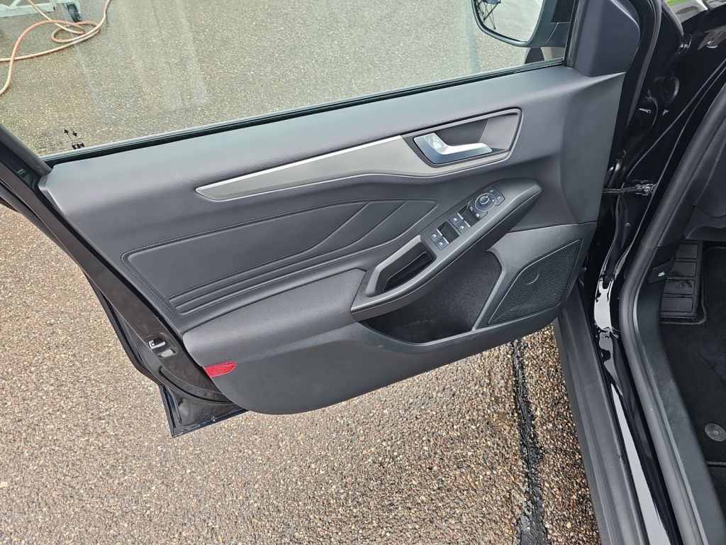 Ford Focus 1.0EcoBoost Hybrid Aut. TITANIUM Navi LED