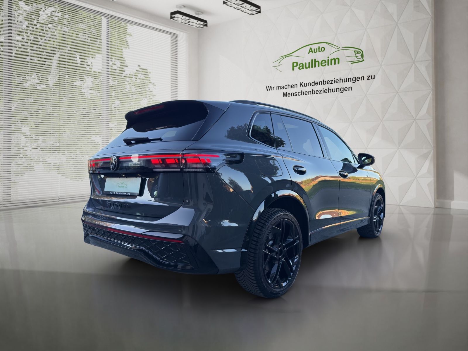 Volkswagen Tiguan 2.0 TSI DSG 4M R-Line»PANO»AHK»HuD»HK»20"
