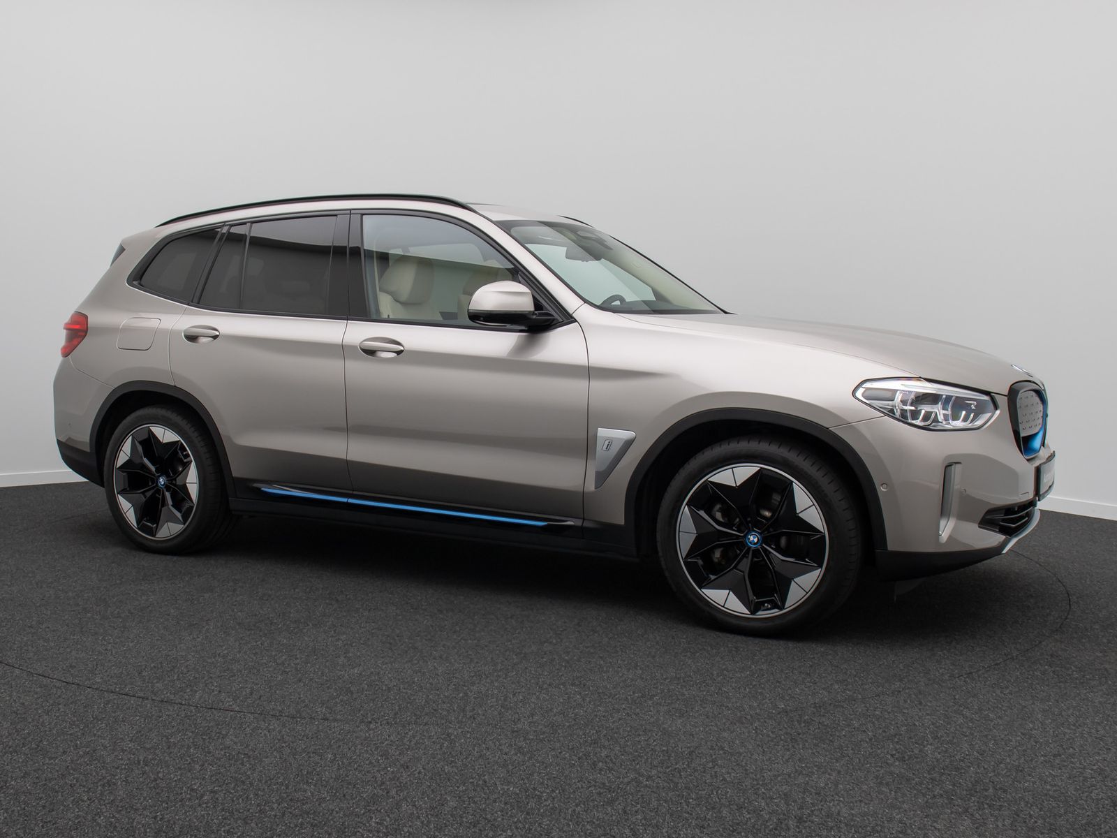 BMW iX3 IMPRESSIVE DAB 360°HUD Panorama H/K 20Zoll