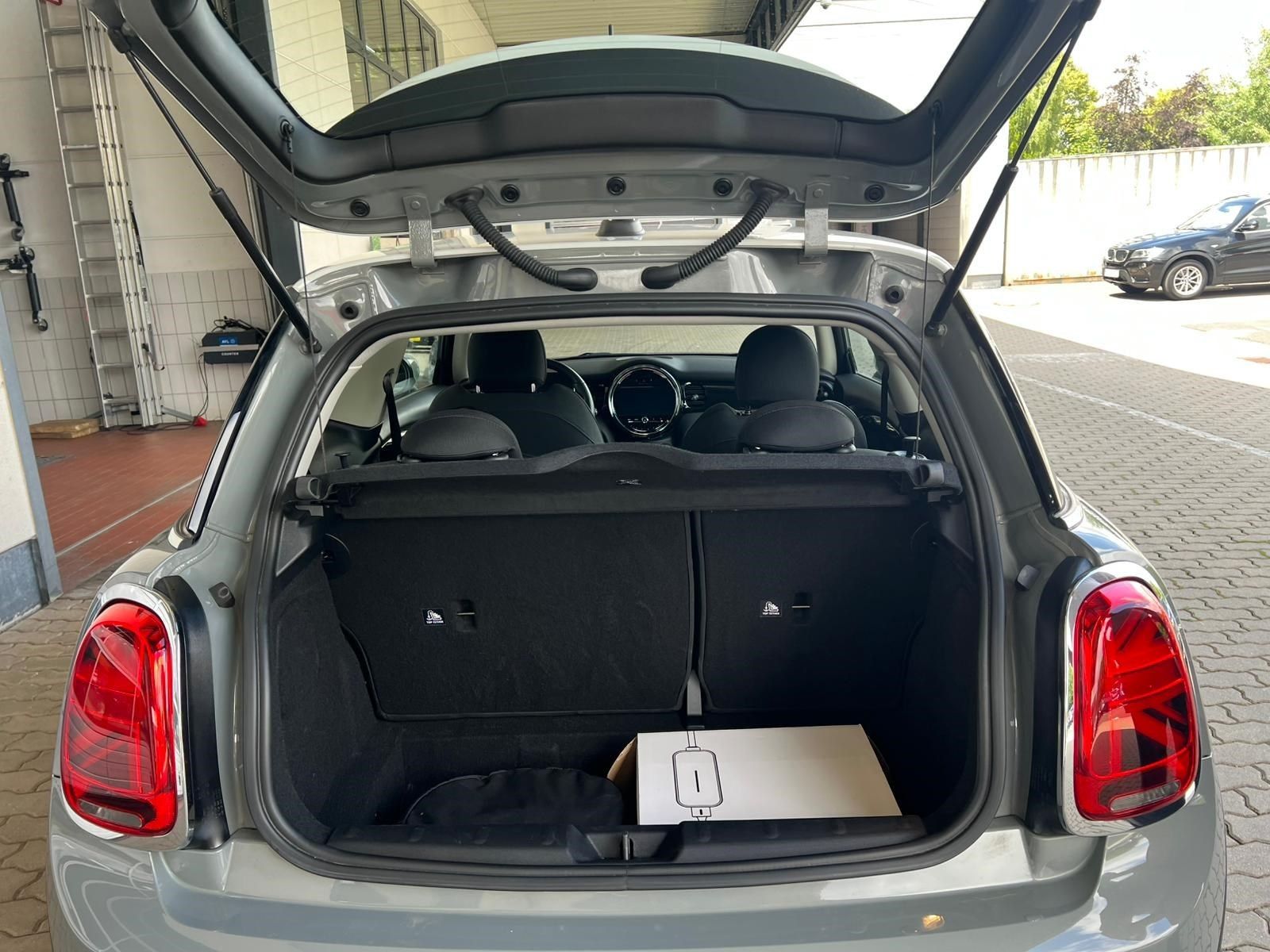 MINI Cooper SE Essential - Samsaru's Car Outlet
