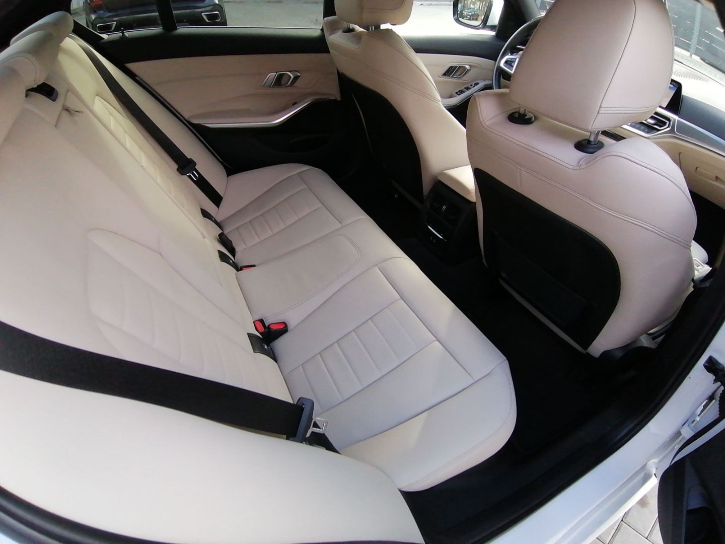 BMW 330 d M Sport - Samsaru's Car Outlet