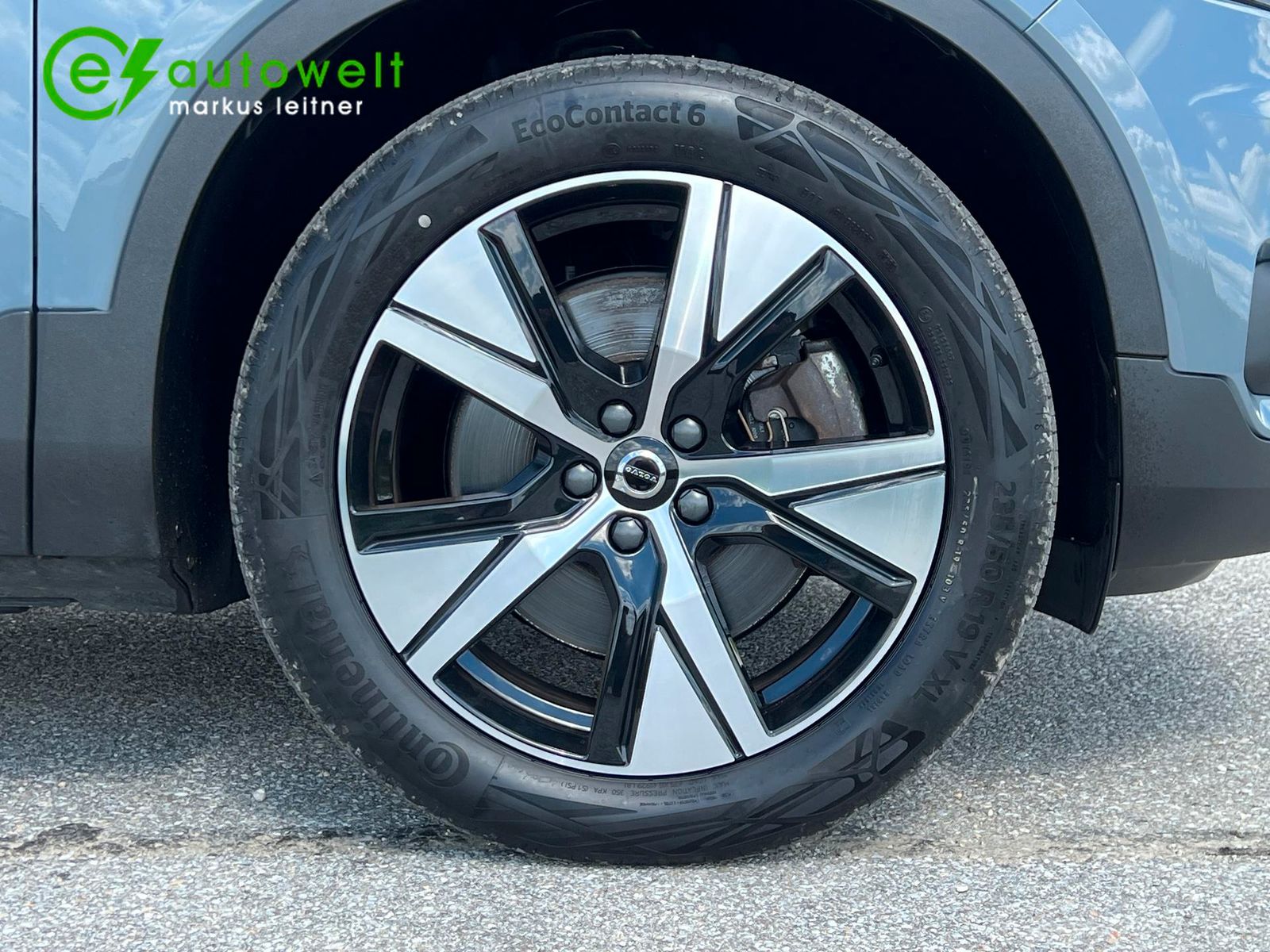 Volvo XC40 Recharge P8 AWD R-Design - Samsaru's Car Outlet