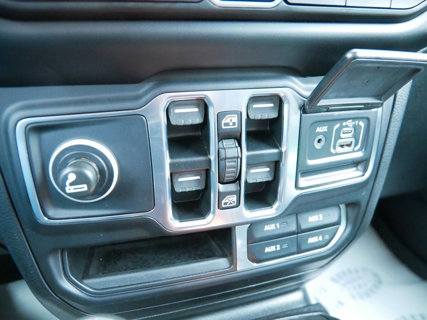 Jeep Wrangler Unlimited 2.2 Overland 1.Hand AHK LED