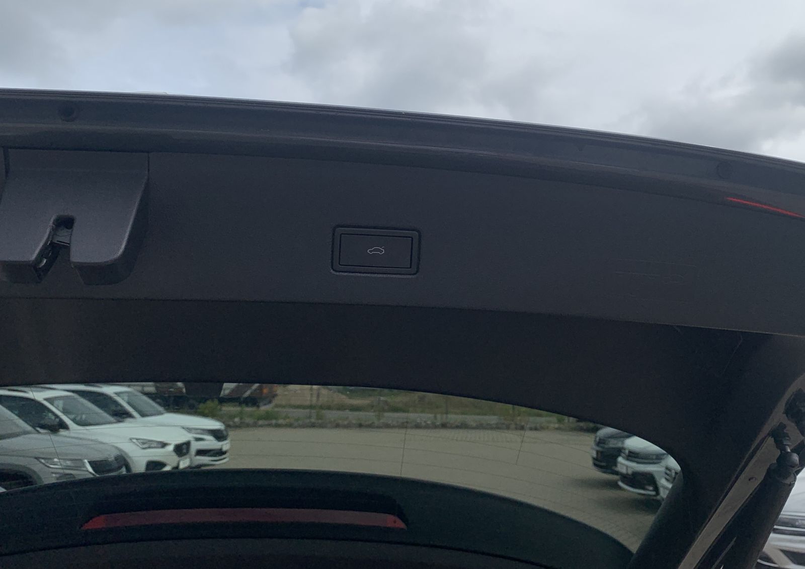 Volkswagen T-Roc 1.5 TSI Sport - Samsaru's Car Outlet