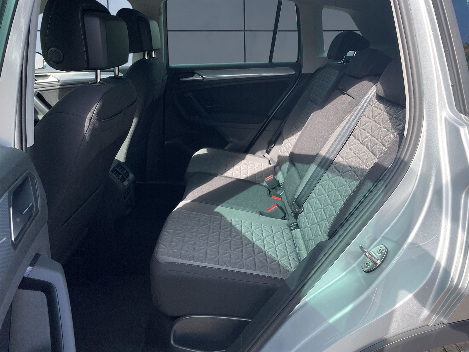 Volkswagen Tiguan Life 1.5 DSG - Samsaru's Car Outlet