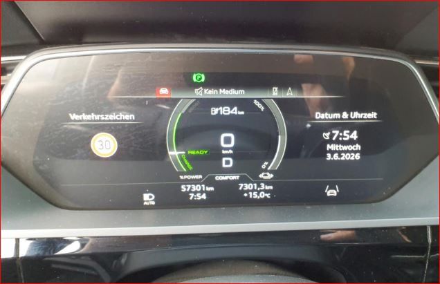 Audi e-tron 55 qu S-LINE Matrix Pano AHK LM21 NP:109K