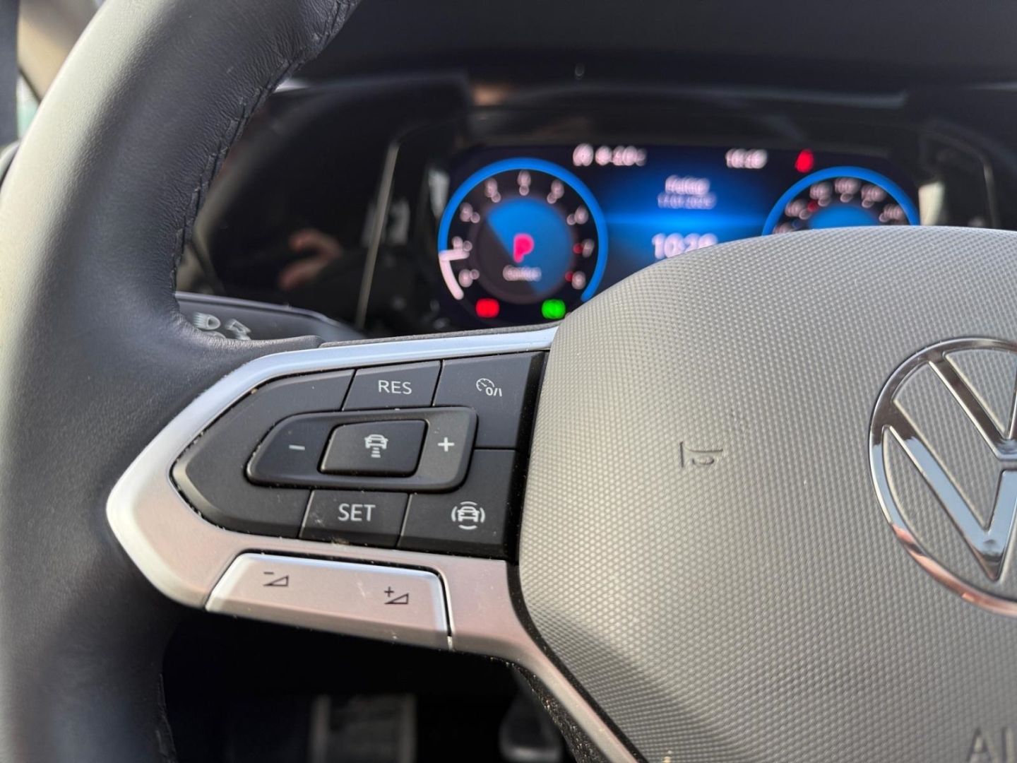 Volkswagen Golf 8 VIII Move 1.5 eTSI - Samsaru's Car Outlet