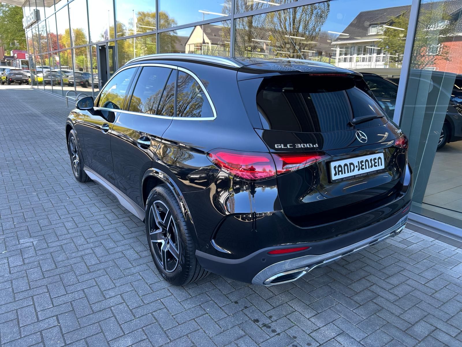 Mercedes-Benz GLC 300 d 4M AMG Line Premium Fahrass+ AHK Distr