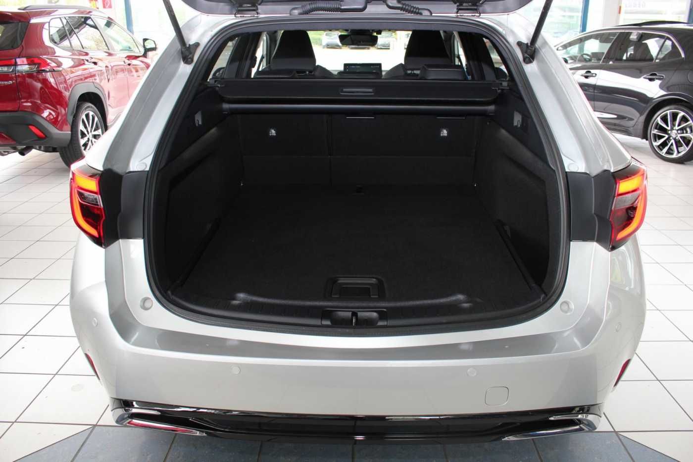 Toyota Corolla Touring Sports 2.0 Hybrid - Samsaru's Car Outlet