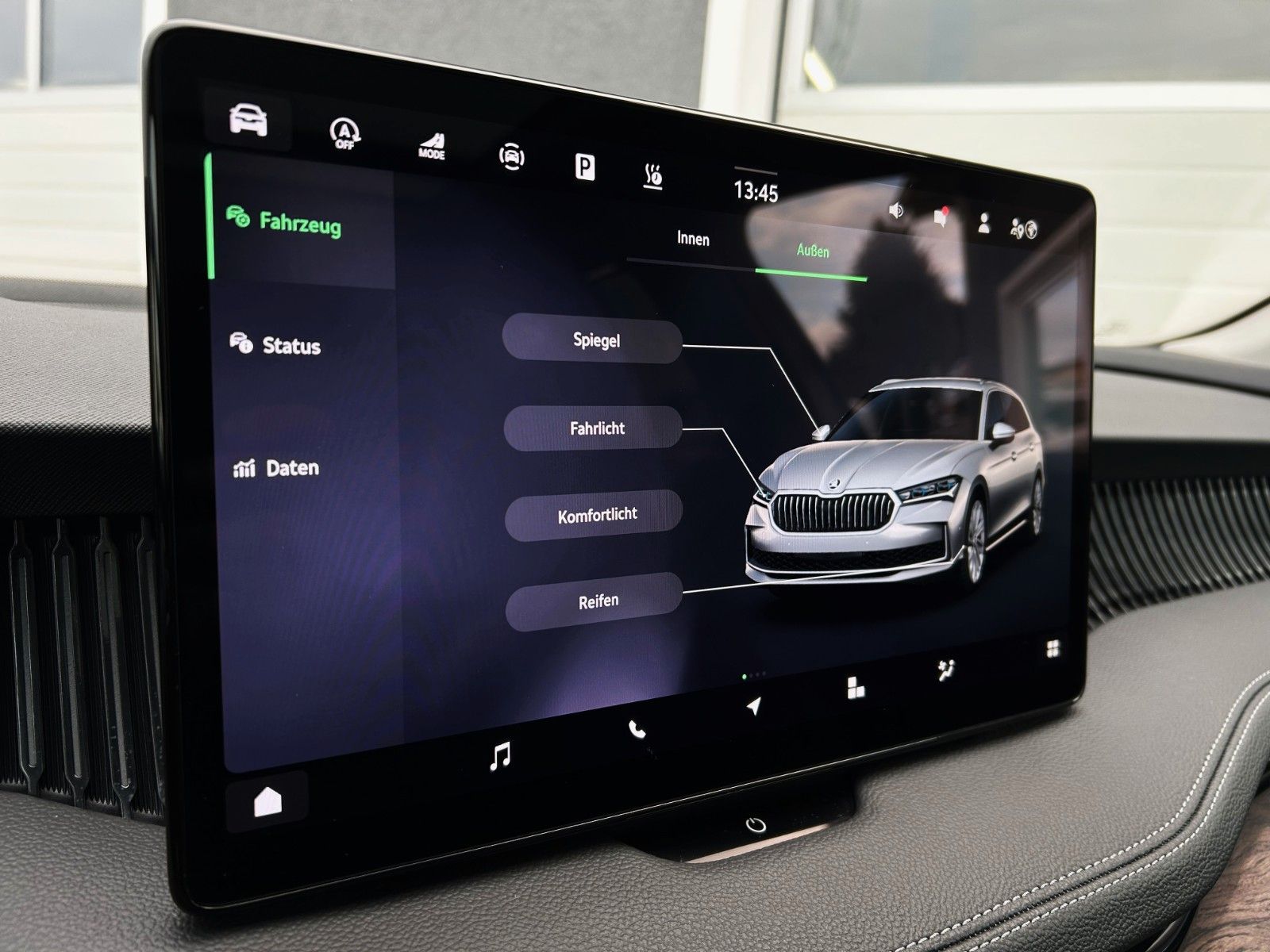 Skoda SUPERB COMBI 4x4 L&K*STHEIZ*VOLL*GARANTIE-2030*