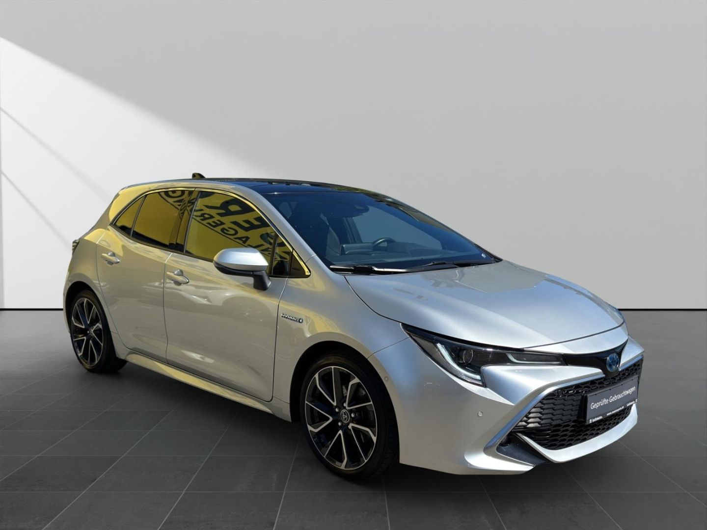 Toyota Corolla 2.0 Hybrid Lounge - Samsaru's Car Outlet
