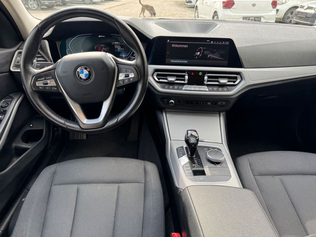 BMW 330e Aut. Advantage - Samsaru's Car Outlet