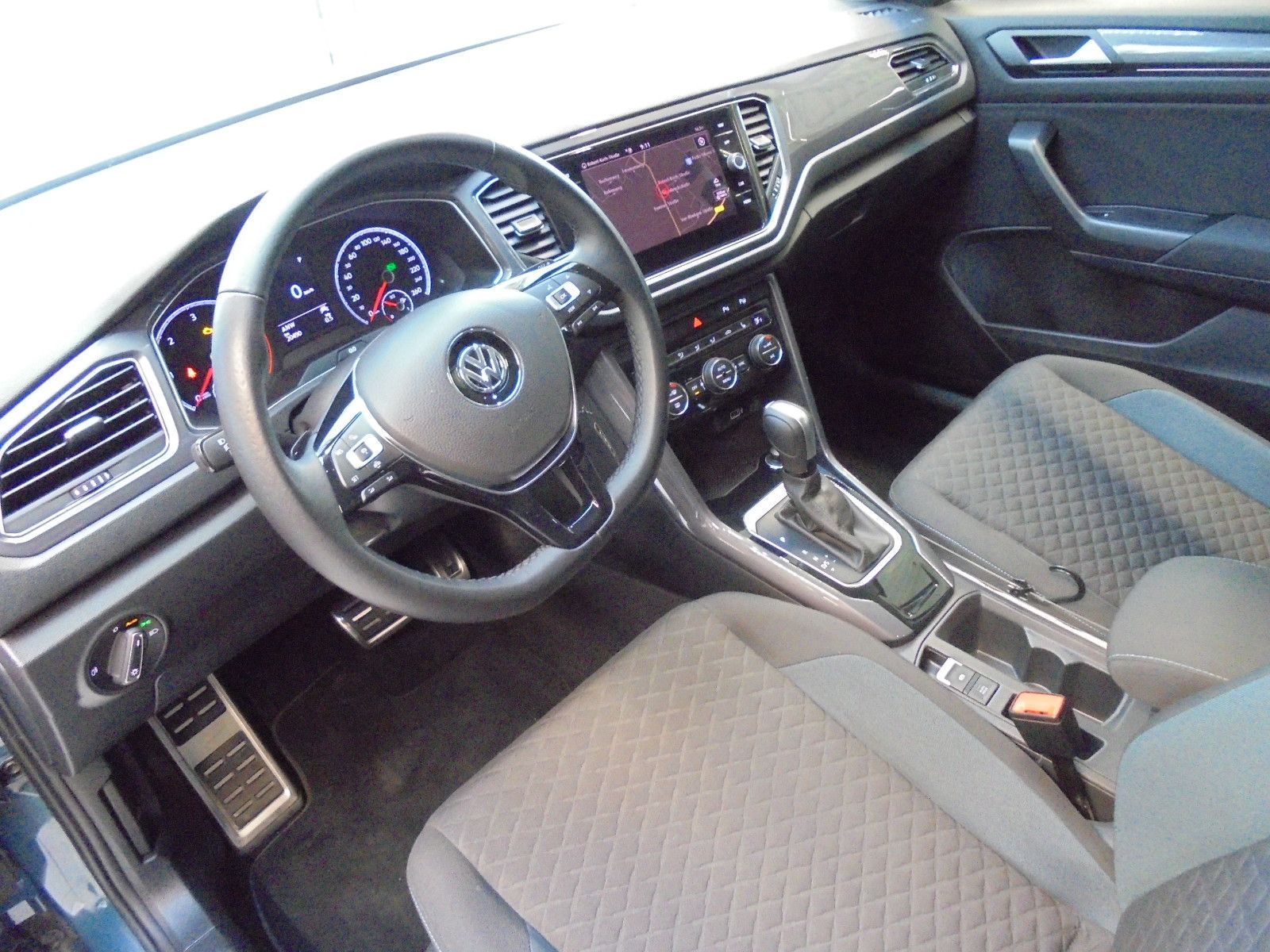 Volkswagen T-Roc 2.0TDI DSG - Samsaru's Car Outlet