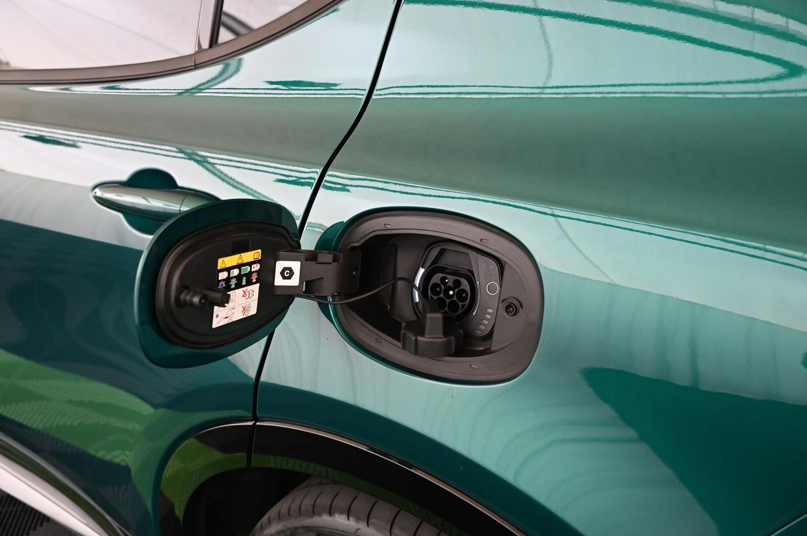 Alfa Romeo Tonale 1.3 PHEV 280 Q4 Ti LED/PANO/PREMIUM/19