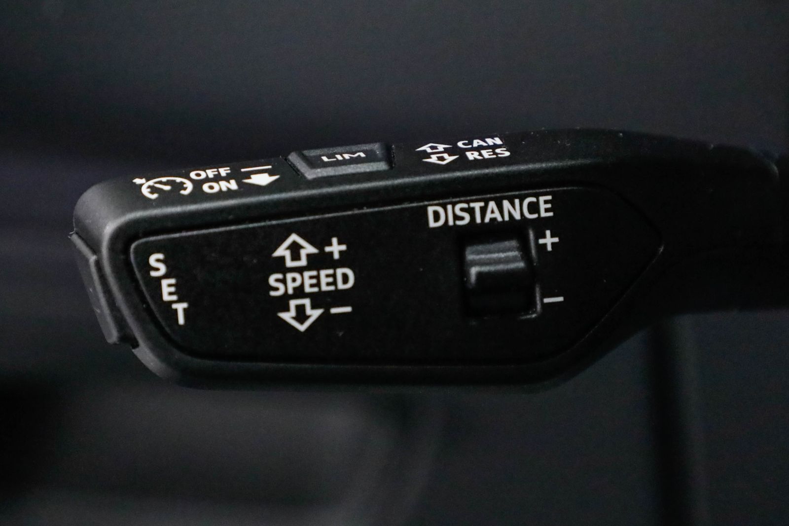 Audi RS 6 Avant AHK Matrix HUD Keramik Pano 305km/h