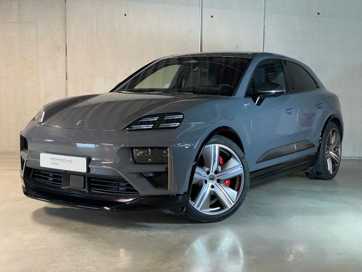Porsche Macan Turbo | Hinterachslenkung | AHK | 22-Zoll