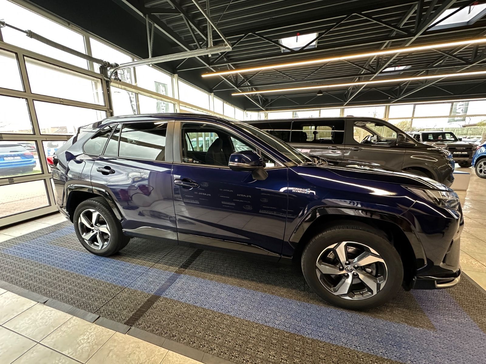 Toyota RAV4 Plug-in Hybrid 4x4 - Samsaru's Car Outlet