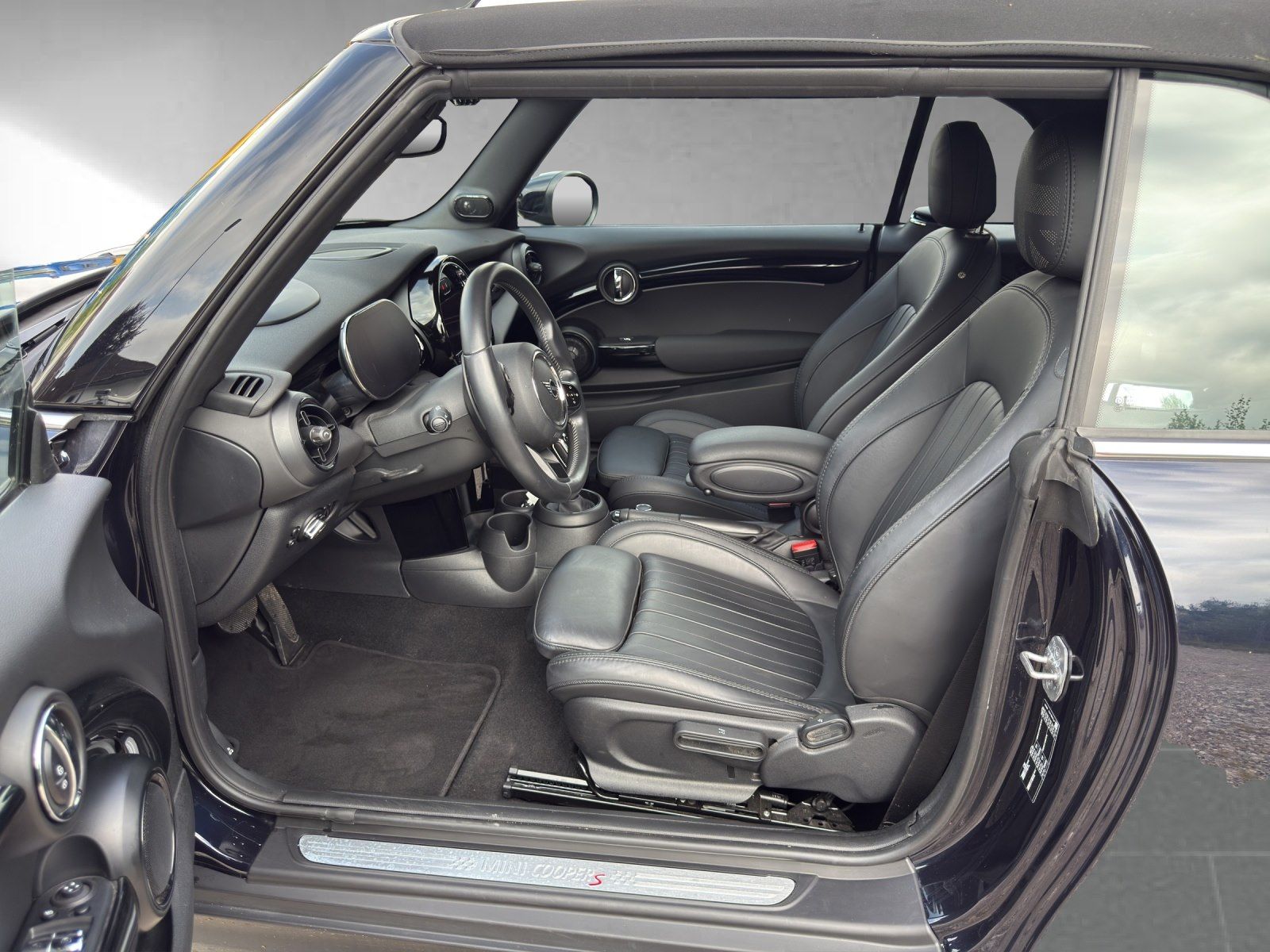 MINI Cooper S Cabrio - Samsaru's Car Outlet