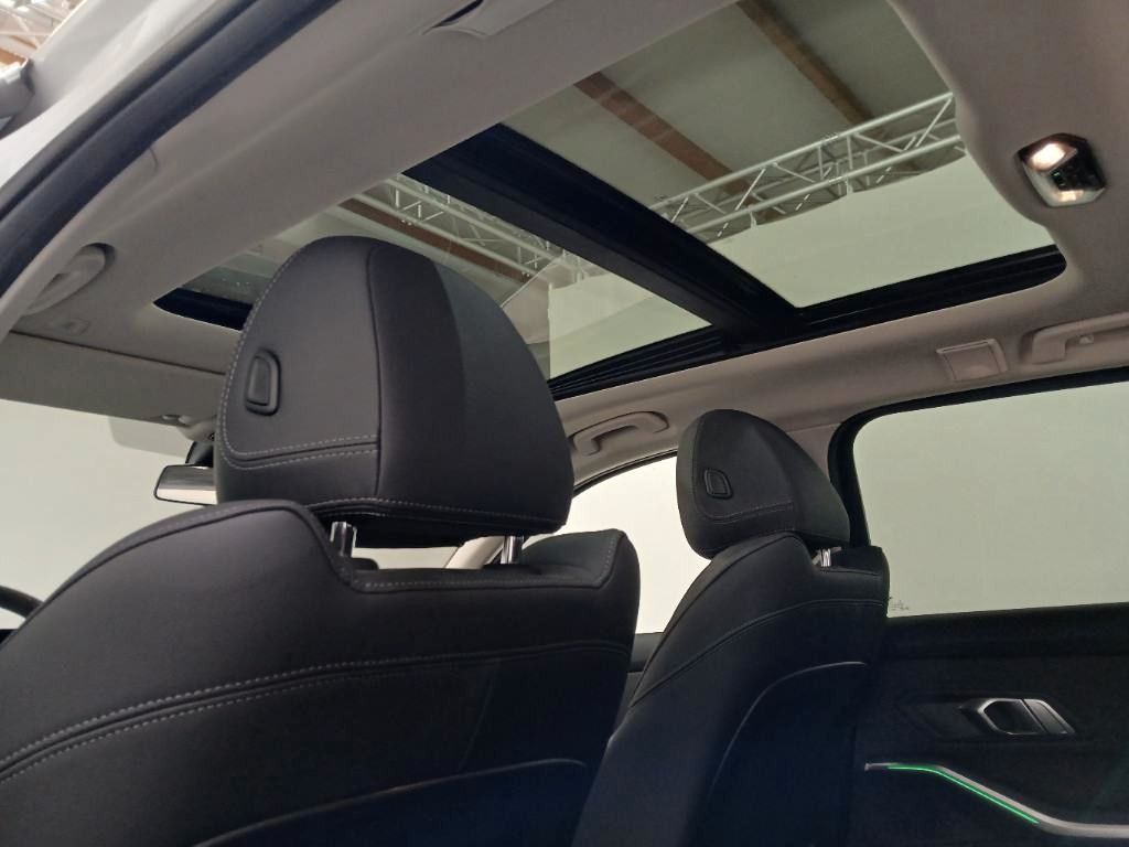 BMW 320d xDrive SPORT - Samsaru's Car Outlet